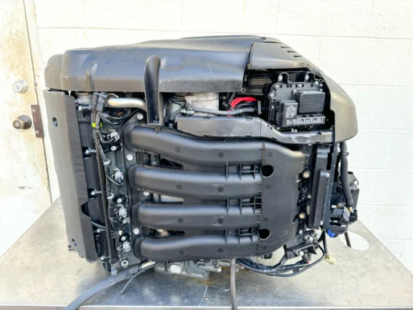 2013 Yamaha 350 HP 4 Stroke Outboard Powerhead