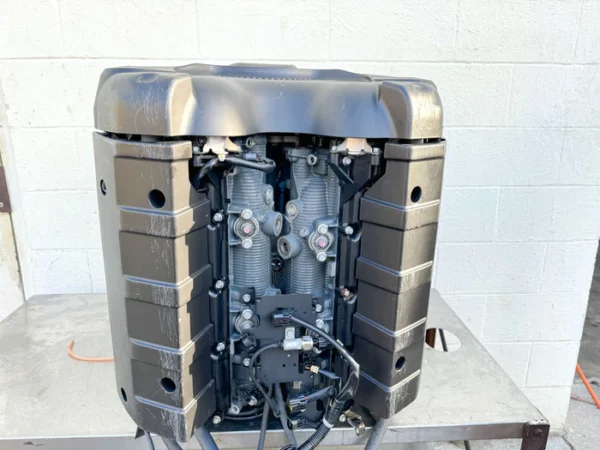 2013 Yamaha 350 HP 4 Stroke Outboard Powerhead