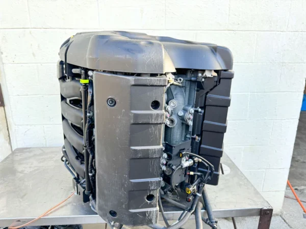 2013 Yamaha 350 HP 4 Stroke Outboard Powerhead