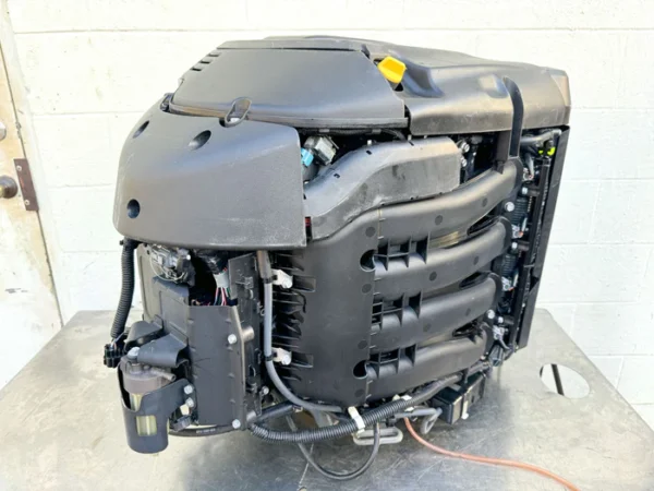 2013 Yamaha 350 HP 4 Stroke Outboard Powerhead